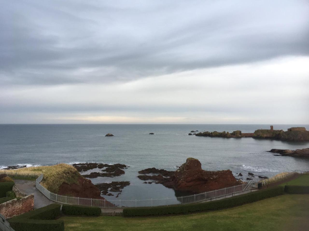 The Rocks Hotel Dunbar Exterior photo